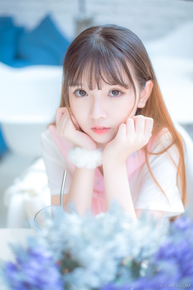 就算是夜鹰卫，也是第一次见识到他们的统领那曼妙的身体里，竟然蕴含着如此恐怖的爆发力，一收一放之间，生生将一名五大三粗的汉子撞死。